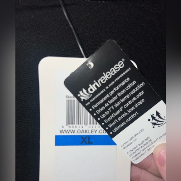 Oakley Men's Dark Long Sleeve Tee - Picture 3 of 3